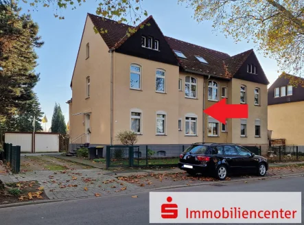 Titelbild - Haus kaufen in Recklinghausen - Zweifamilienhaus (DHH) mit großem Garten & zwei Garagen