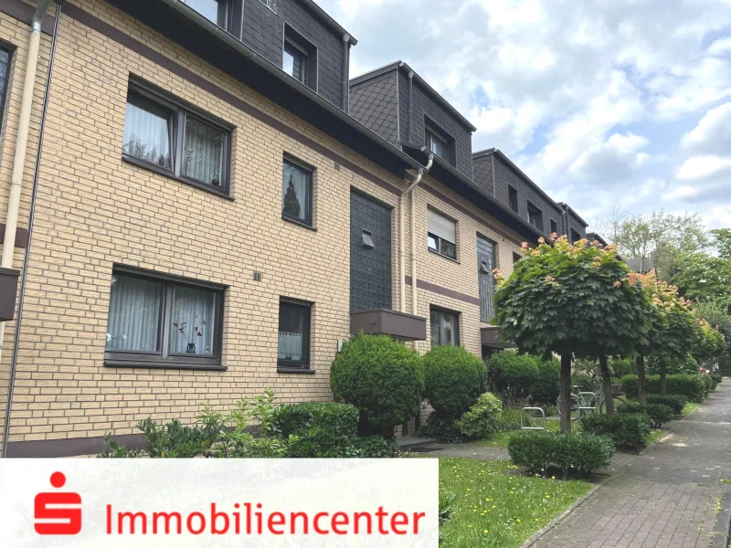 Die Straßenansicht - Wohnung kaufen in Recklinghausen - Freie und gepflegte 2-Zimmer-Souterrainwohnung mit Terrasse in ruhiger Lage in Recklinghausen-Nord