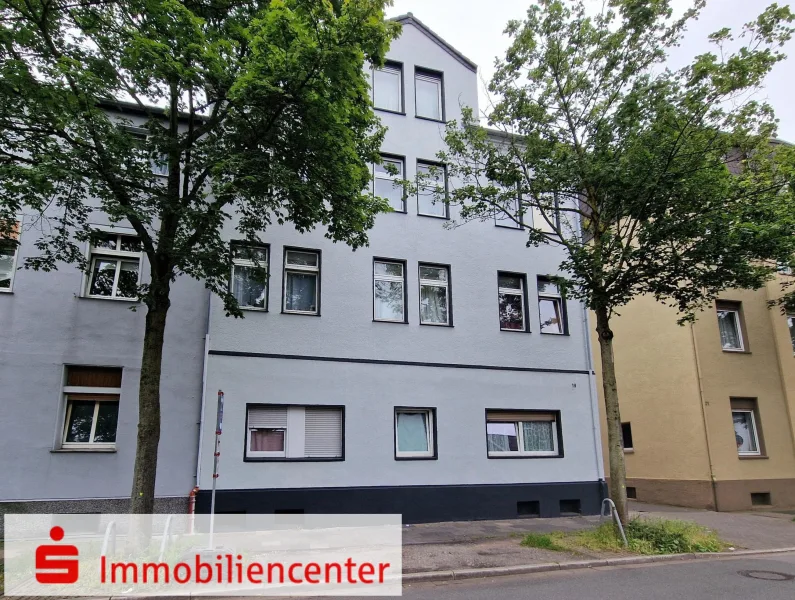 Titelbild - Haus kaufen in Recklinghausen - 11159 - Mietertragreiches  8-Familienhaus mit 5 Garagen