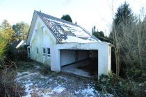 Blick auf das HAUS und GARAGE 