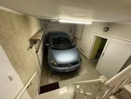 Garage mit Zugang ins Haus