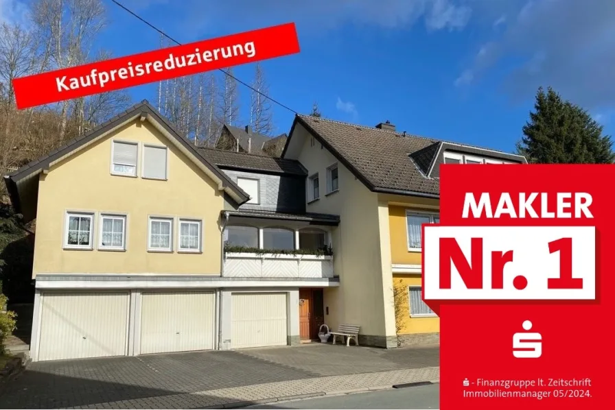 Straßenansicht - Haus kaufen in Bad Berleburg - +++ RESERVIERT +++ Vermietetes Mehrfamilienhaus mit drei Wohneinheiten