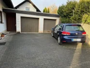 zugehörige Garage (rechts)