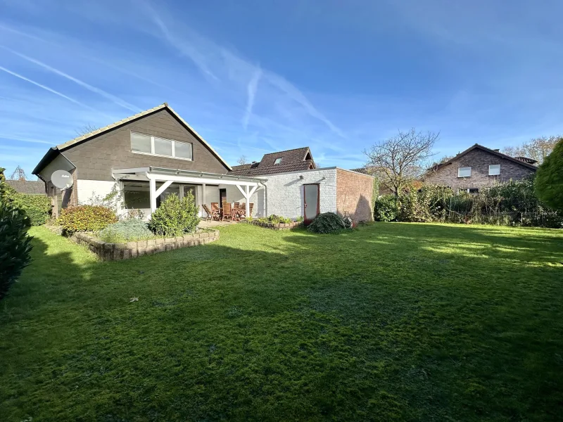 Rückansicht - Haus kaufen in Bocholt - Gepflegte Doppelhaushälfte mit Garten und Garage