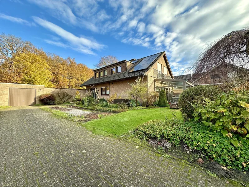 Auffahrt zum Haus - Haus kaufen in Bocholt - Freistehendes Einfamilienhaus mit Garten, Garage & Photovoltaikanlage