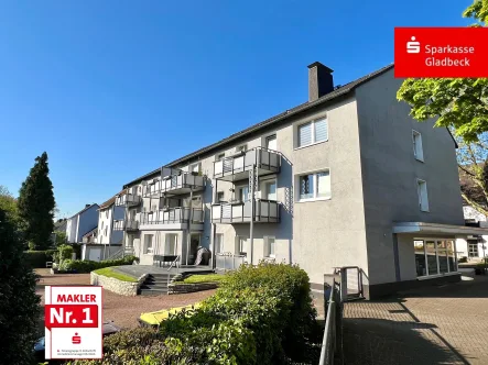 Rückansicht mit Balkonen und Terrassen - Haus kaufen in Gladbeck - Energetisch modernisiertes 10-Familienhaus in Butendorf!