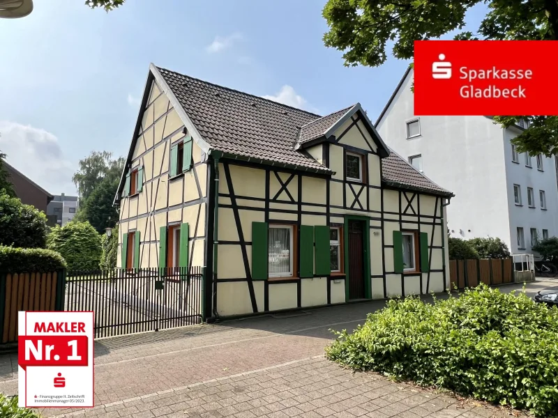 Frontansicht - Grundstück kaufen in Gladbeck - Baugrundstück mit 989 m² und Fachwerkhaus in Stadtmitte!