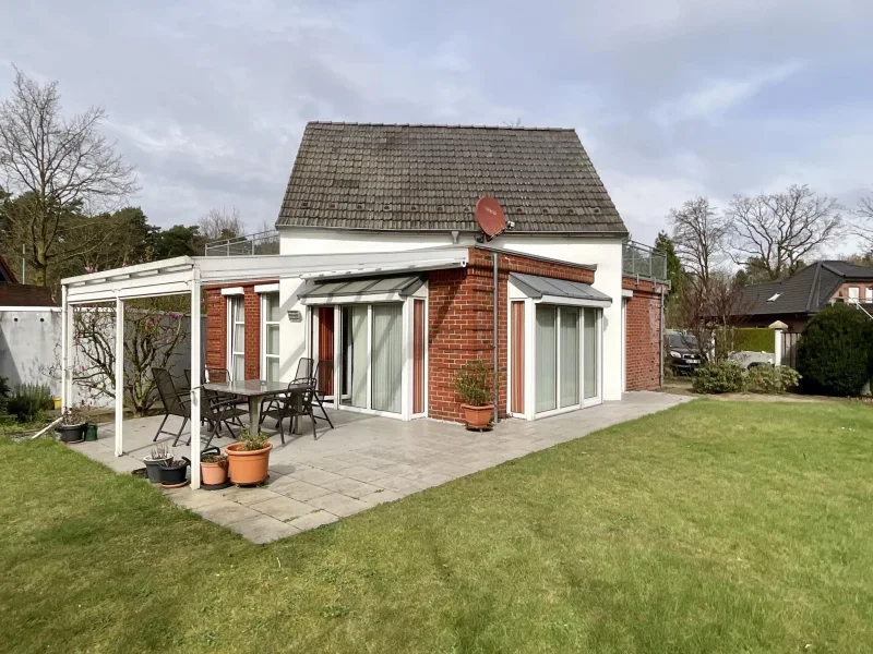 Rückansicht - Haus kaufen in Rheine - Besondere Architektur, beliebte Lage