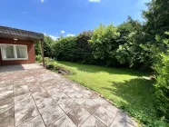 Terrasse und Blick in den Garten