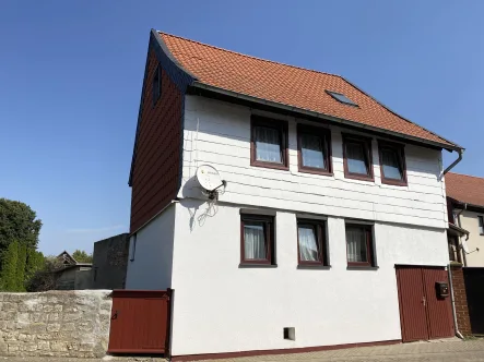 Hausansicht - Haus kaufen in Veltheim - Fachwerkflair: groß und stilvoll