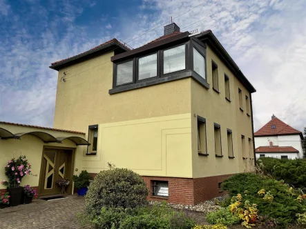 Hausansicht - Haus kaufen in Halberstadt - Einfamilienhaus mit zeitgemäßer Eleganz