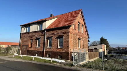 Außenansicht - Haus kaufen in Ballenstedt - Wohnen, wo das Leben aufblüht