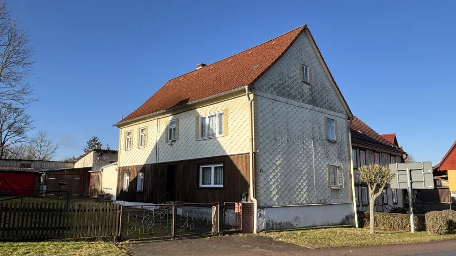 Außenansicht - Haus kaufen in Thale - Geräumiges Zuhause mit Potenzial