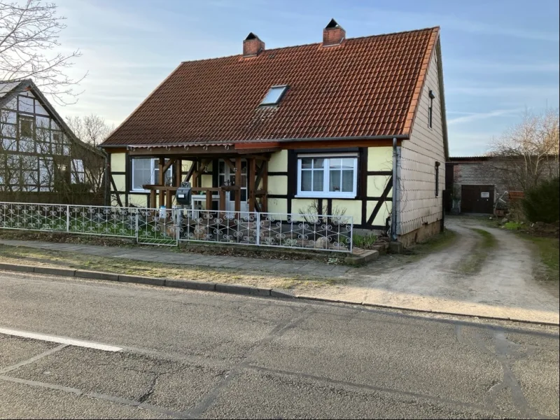 Straßenansicht - Haus kaufen in Everingen - Ihr eigener kleiner Hof!