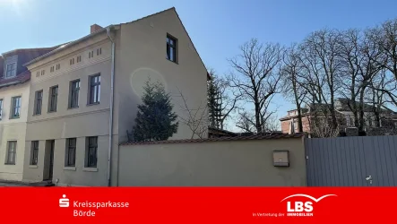 Straßenansicht - Haus kaufen in Haldensleben - Zentraler geht es kaum!