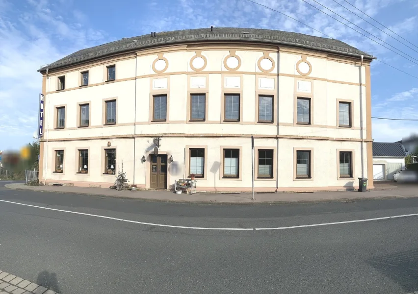 Straßenansicht - Gastgewerbe/Hotel kaufen in Döbeln - Gasthof mit Hotelzimmern und Wohnung