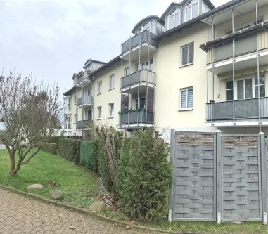 Außenansicht - Wohnung kaufen in Waldheim - Vermietete 3-Raum mit Balkon u. TG