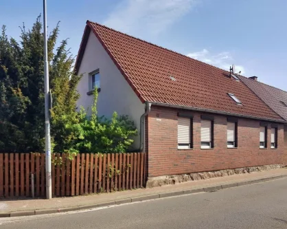 Straßenansicht - Haus kaufen in Tangerhütte - Handwerker aufgepasst!!!