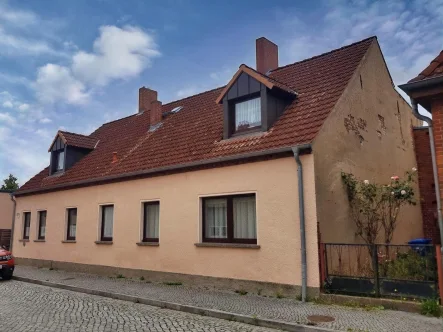 Straßenansicht - Haus kaufen in Havelberg - Zweifamilienhaus in zentraler Lage