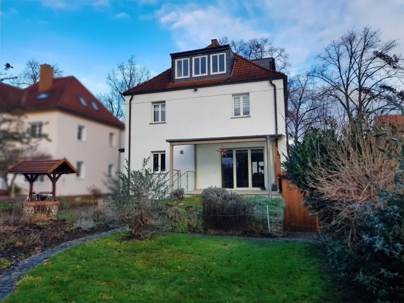 Blick vom Garten - Haus kaufen in Stendal - Moderne Stadtvilla