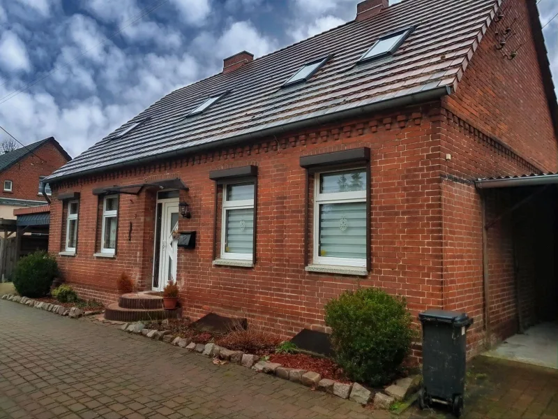 Einfamilienhaus - Haus kaufen in Havelberg - 6 Zimmer, Einbauküche, Carport, u.v.m.!