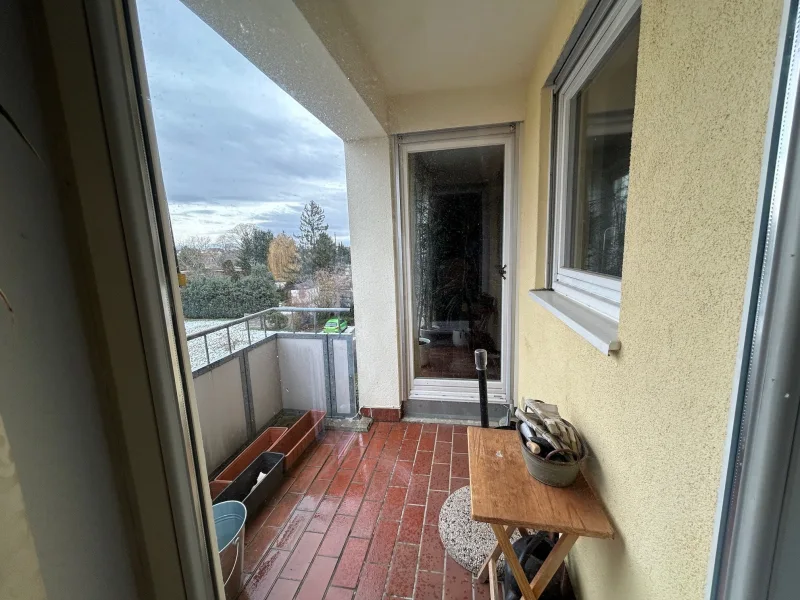 Balkon mit zwei Zugängen