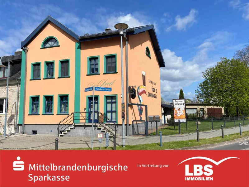 Hausansicht - Haus kaufen in Michendorf - Pub mit Biergarten, Wohnung und Gewebefläche!