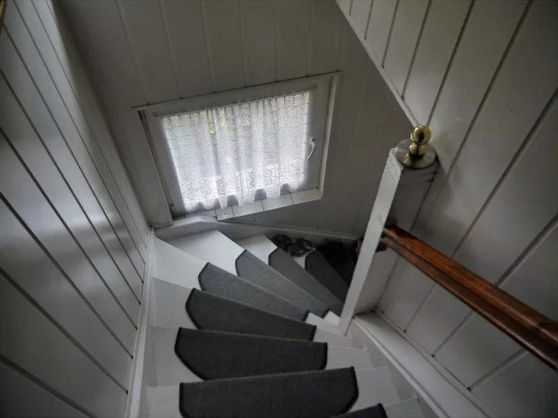 Treppe zur Wohnung im OG