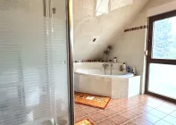 Badezimmer im Obergeschoss