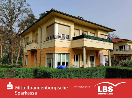 Frontansicht - Wohnung kaufen in Potsdam - Vier Zimmer, Terrasse und Stellplatz im Grünen