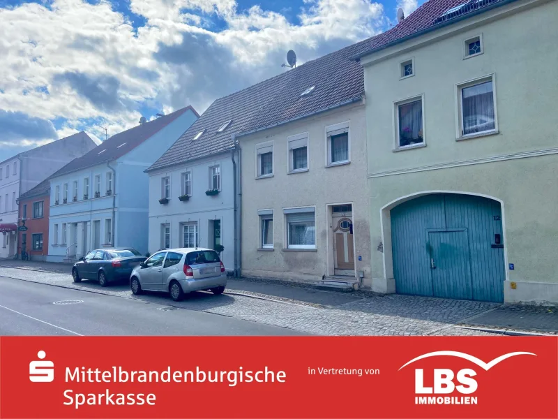 Hausansicht - Haus kaufen in Niemegk - Charmantes Reihenmittelhaus im Herzen von Niemegk!