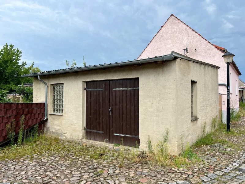 Garage in der Straße