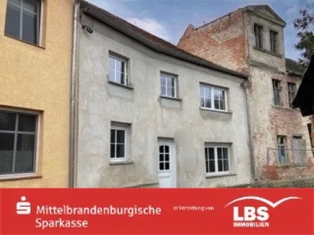 Straßenansicht - Haus kaufen in Friesack - Zentral gelegenes Stadthaus 