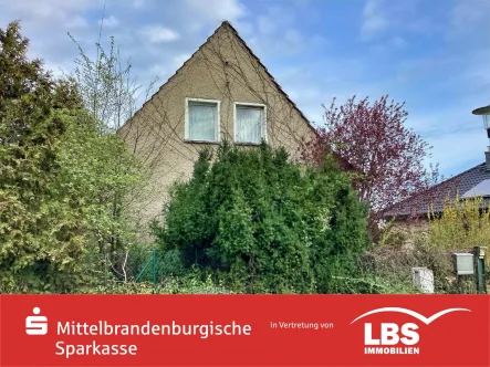 Straßenasicht - Haus kaufen in Wustermark - Traumgrundstück mit Abriss 