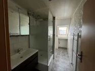 Badezimmer Wohnung links OG