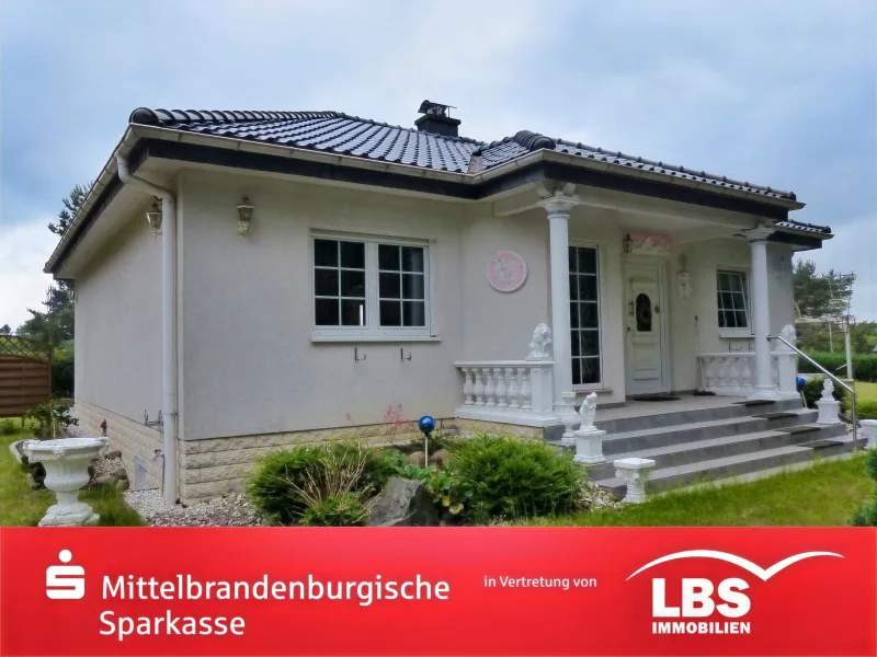 Straßenansicht - Haus kaufen in Fürstenberg - Ein ganz besonderes Angebot am Waldrand!