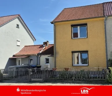 Straßenansicht - Haus kaufen in Oranienburg - Doppelhaushälfte in zentraler Lage!