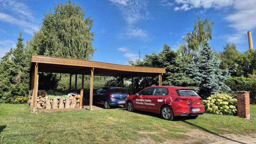 Großer Carport