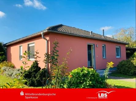 Straßenansicht - Haus kaufen in Kloster Lehnin - Ein Bungalow mit unverbautem Blick 