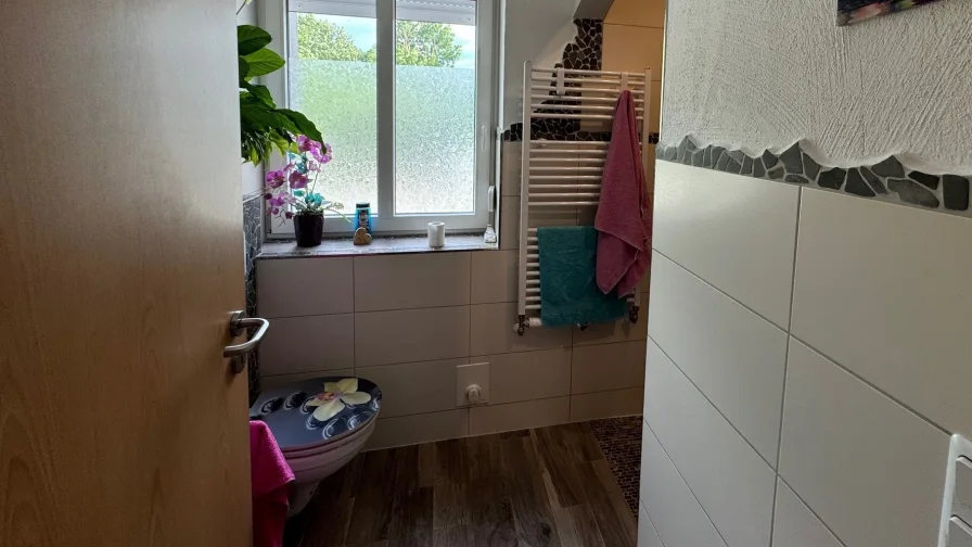 Badezimmer-Wohnung rechts EG