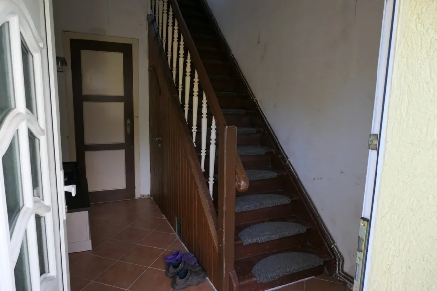 Treppe zur Wohnung OG im ZFH