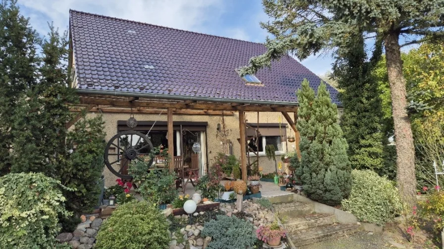 Gartenansicht und Terrasse