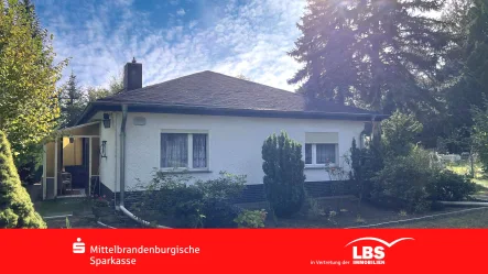 Hausansicht von Straße - Haus kaufen in Schulzendorf - Familienidylle mit großem Gartenparadies