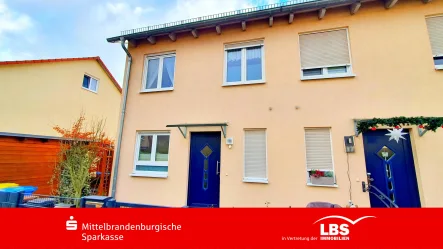 Frontansicht - Haus kaufen in Potsdam - Geräumiges Wohnen in bester Gegend