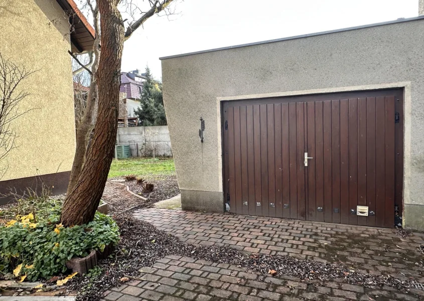 Garage mit Nebenraum