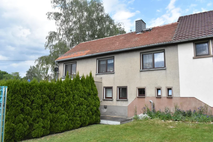 Außenansicht - Haus kaufen in Großröhrsdorf - Wohnen in ruhiger und zentraler Lage 