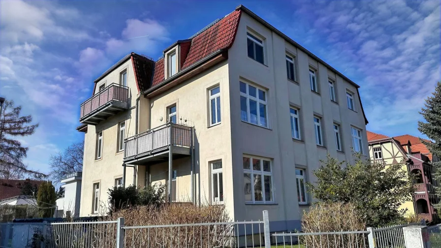 Straßenansicht - Wohnung kaufen in Dresden - Vermietete Kapitalanlage in attraktiver Lage