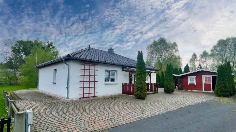 Außenansicht - Haus kaufen in Kamenz - Moderner und kleiner Bungalow