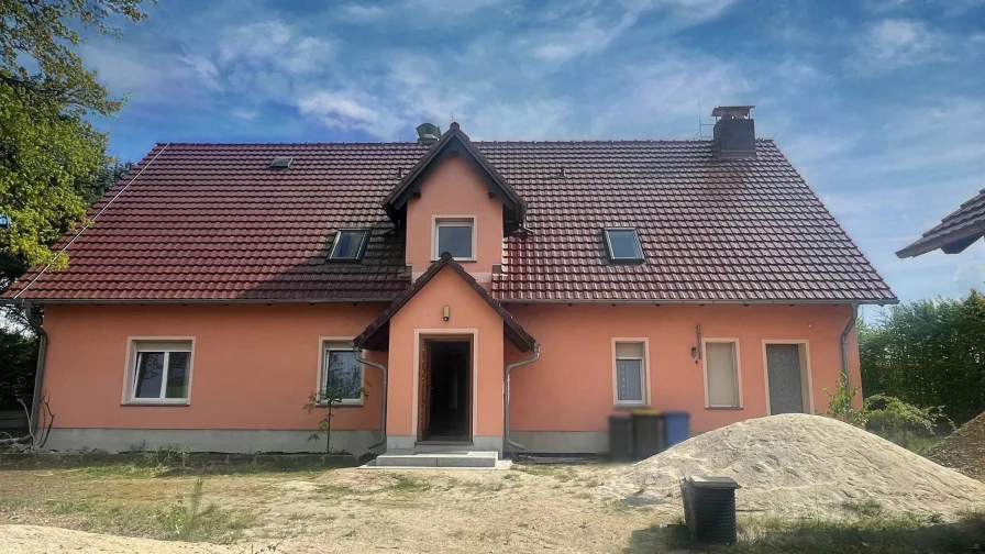 Vorderansicht - Haus kaufen in Rothenburg - Idyllisches Wohnhaus mit Potenzial