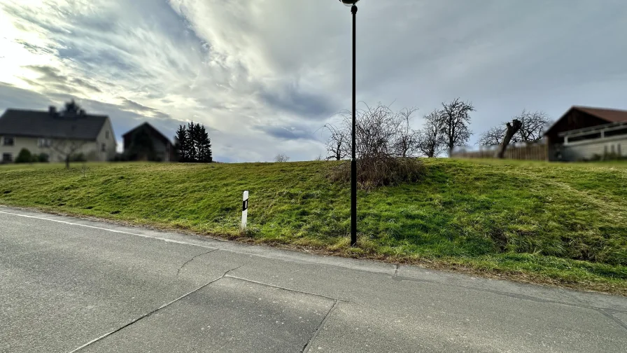 Straßenansicht,  Blick nach SO